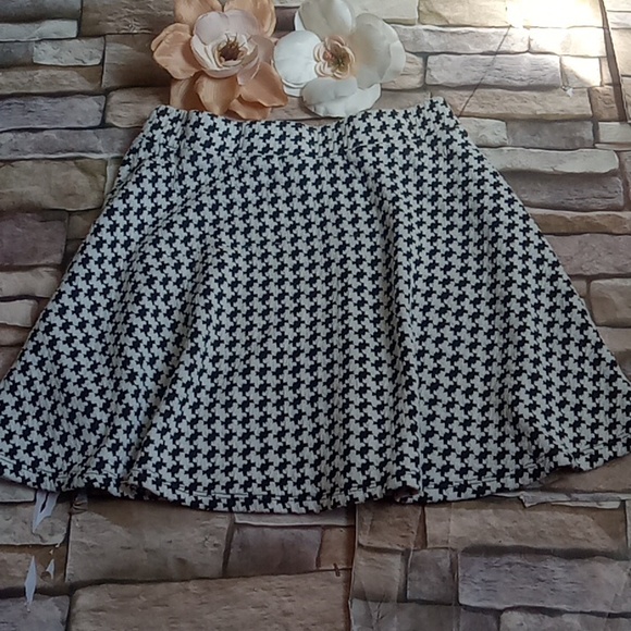 Rue 21 skirt - Picture 3 of 9